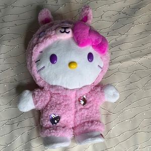 Hello Kitty plays “ Let me call you Sweetheart “and dances